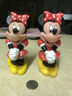 Minnie Mouse figures x2