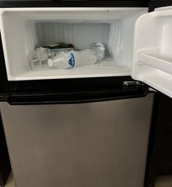 Galanz 3.1-cu ft Freestanding Mini Top Freezer Refrigerator