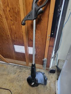 Black and Decker weed wacker corded