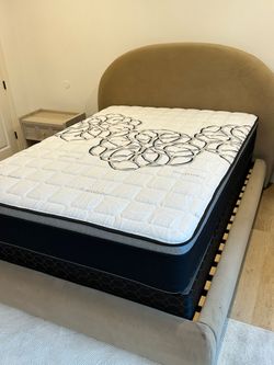 Queen Size Mattress Pillow Top 12"    new Mattress in a plastic sealed.  We offer same Day Delivery