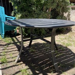 Patio Round Table