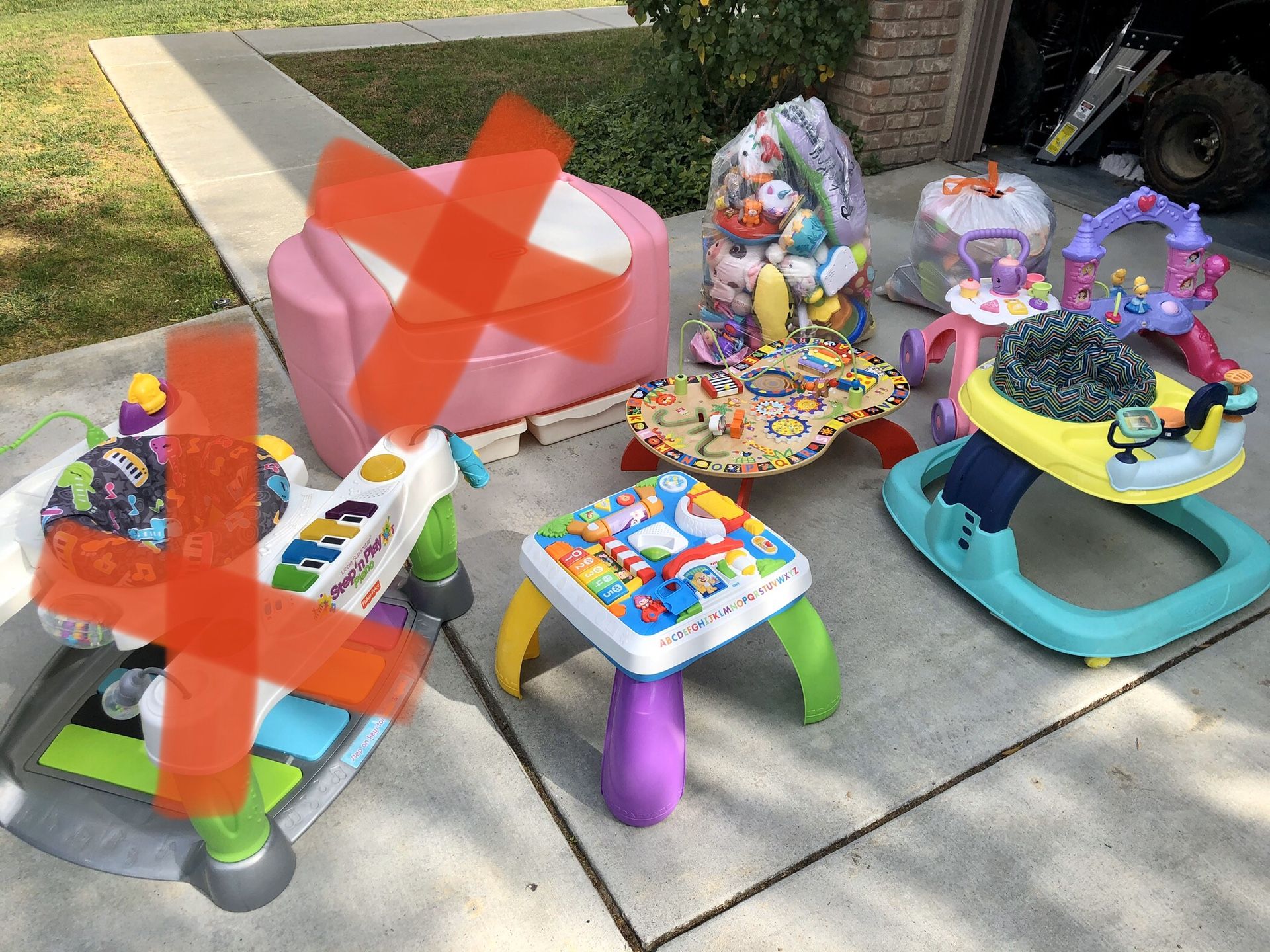 Kids Toys, Baby Chicco Car Seat and Bases