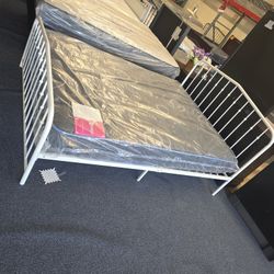 NEW QUEEN MATTRESS PLUSH