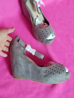 NEW PLATAFORM SHOES SIZE 7.5 (Lightweight shoes )