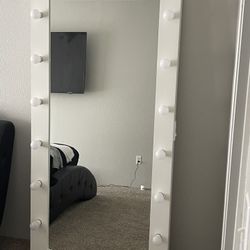 Giant light up mirror 16 Lightbulbs