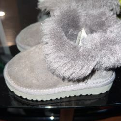 Girls UGG Boots  Toddler Size 7 (2 Pair)