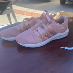 Ladies Puma 7.5 