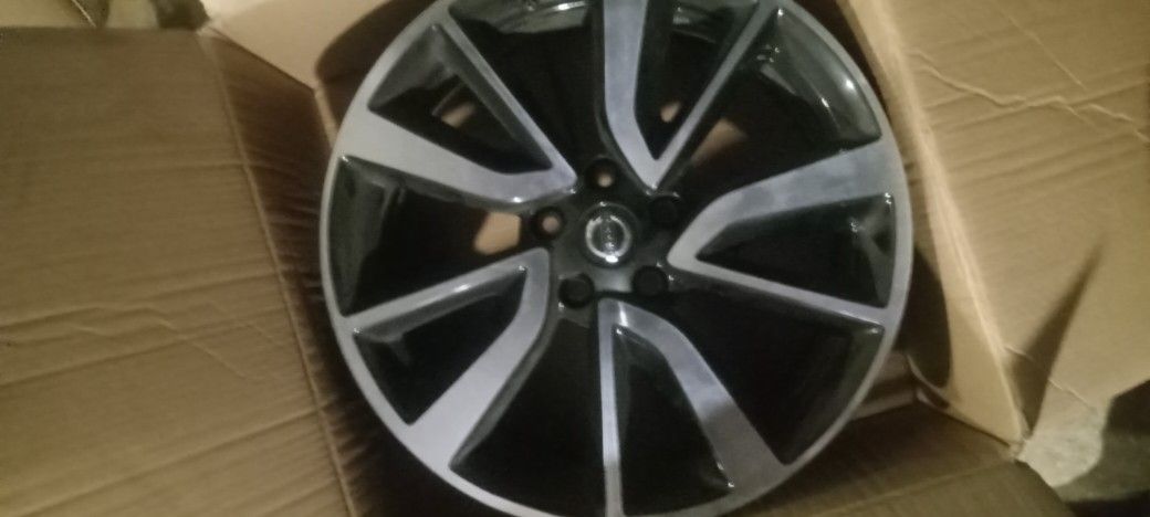 OEM 19" Nissan Rogue SL Rims