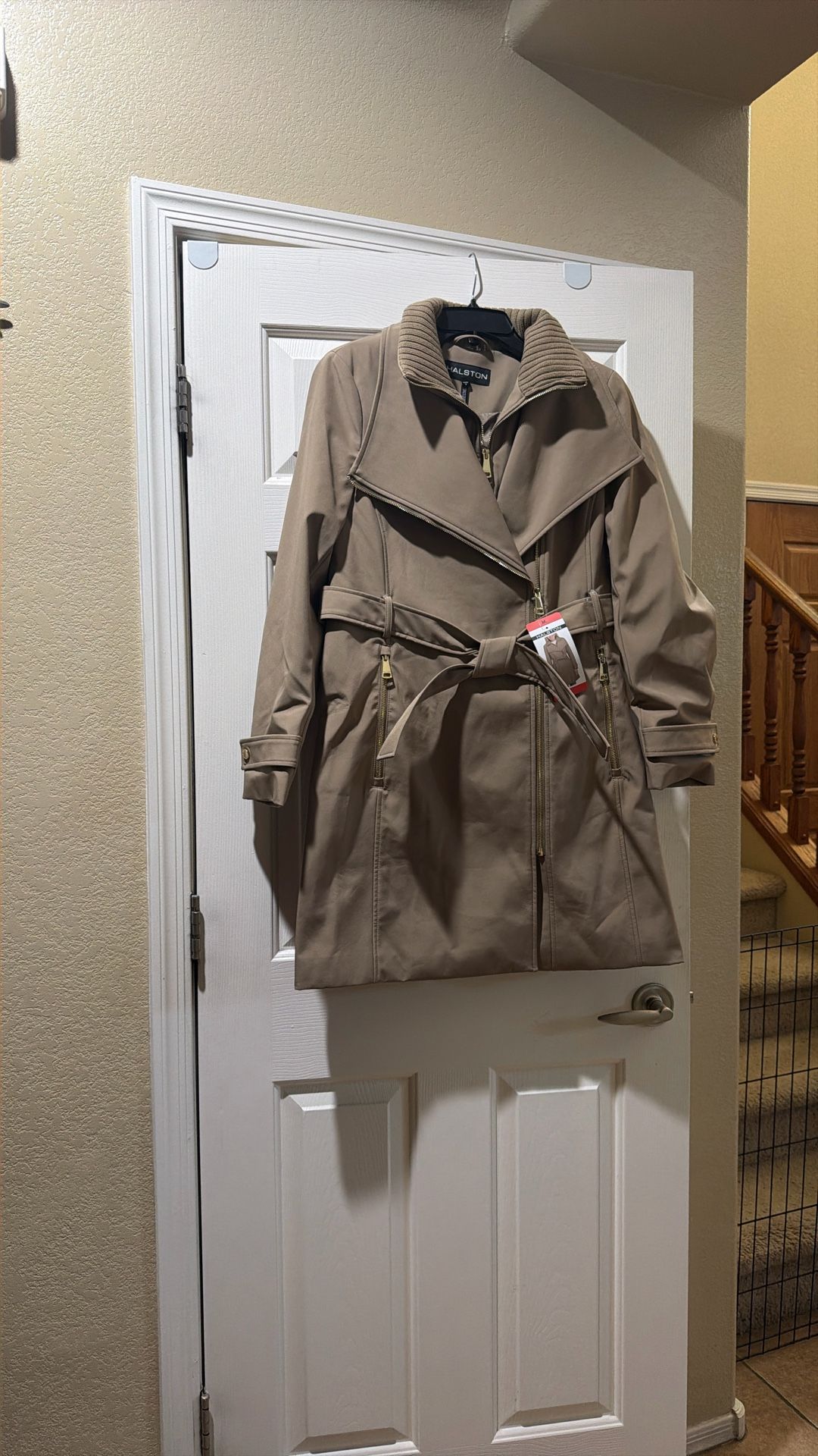 Woman Halston Formal coat Size Medium 