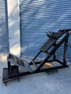 Legends fitness hack squat
