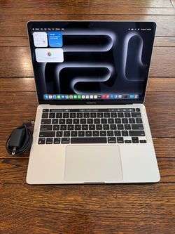 2022  MacBook Pro 13.3 INCH  , M2 ,8GB RAM,512 SSD,, battery cycles counts  18