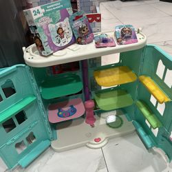 Doll Houses & Disney play kitchen 