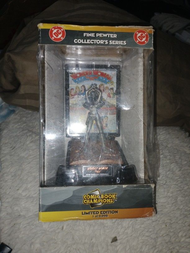 DC Collector Series Comic Book Champions