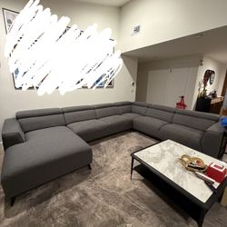 Sectional With Adjustable Headrest 