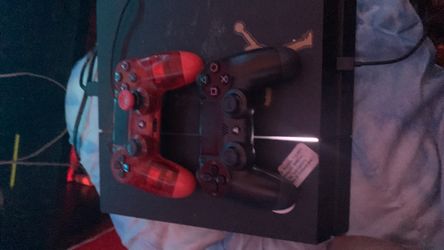 PS4 with controllers with a keyboard with a chip(used)