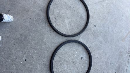 Kenda kwest tires. black. 37-622(700x35c-28x 1/5 8x1 3/8)