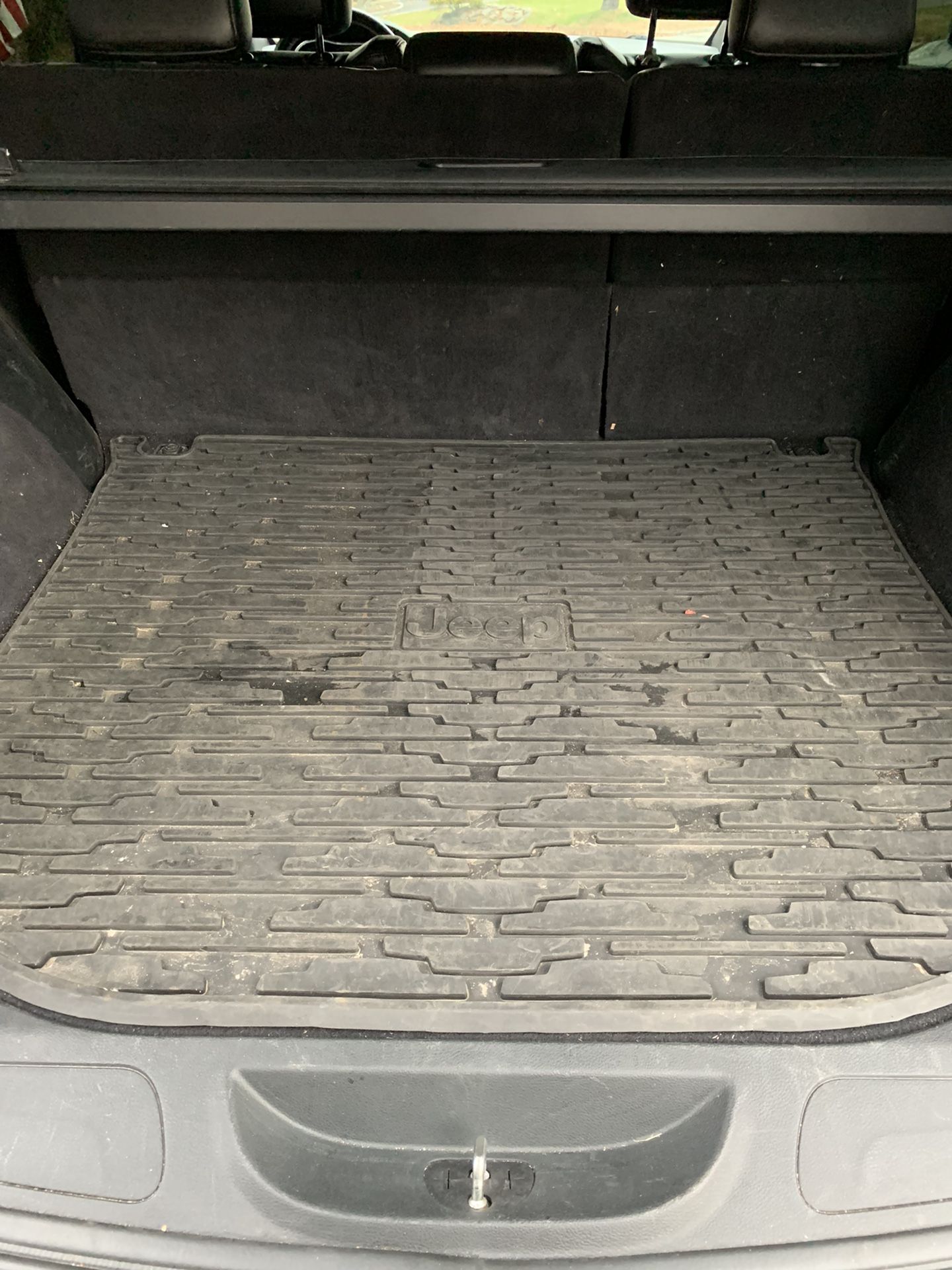 Jeep Grand Cherokee WK2 Cargo Mats And Cover