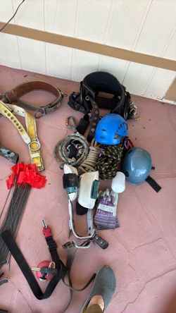 Tree climbing equipment kit