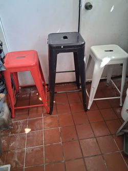 3 metallic Stools $30 Dlls. (3).
