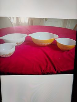 Vintage 1970's Pyrex Butterfly Gold Cinderella Mixing Bowl Set  Of 4