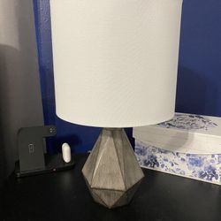 Beautiful grey geometric table lamps (2)