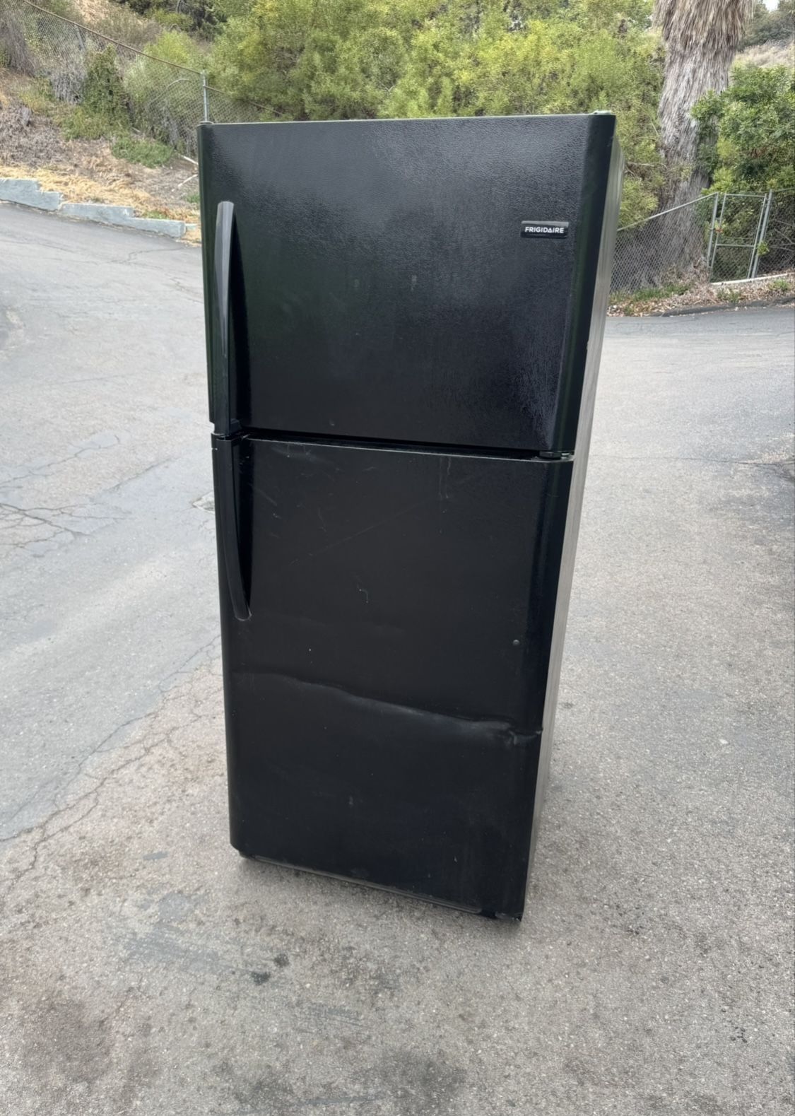 Large Frigidaire Refrigerator Fridge With Freezer 20.5 Cubic Free Local Delivery/30 Day Warranty