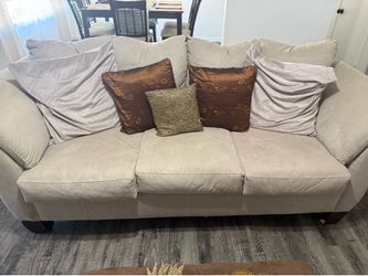 Cream/Beige 3-Seat Sofa – Comfortable & Clean