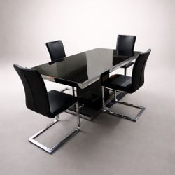 Modern Glass Dining Table + 4 Chairs – Scandinavian Designs (Mint)