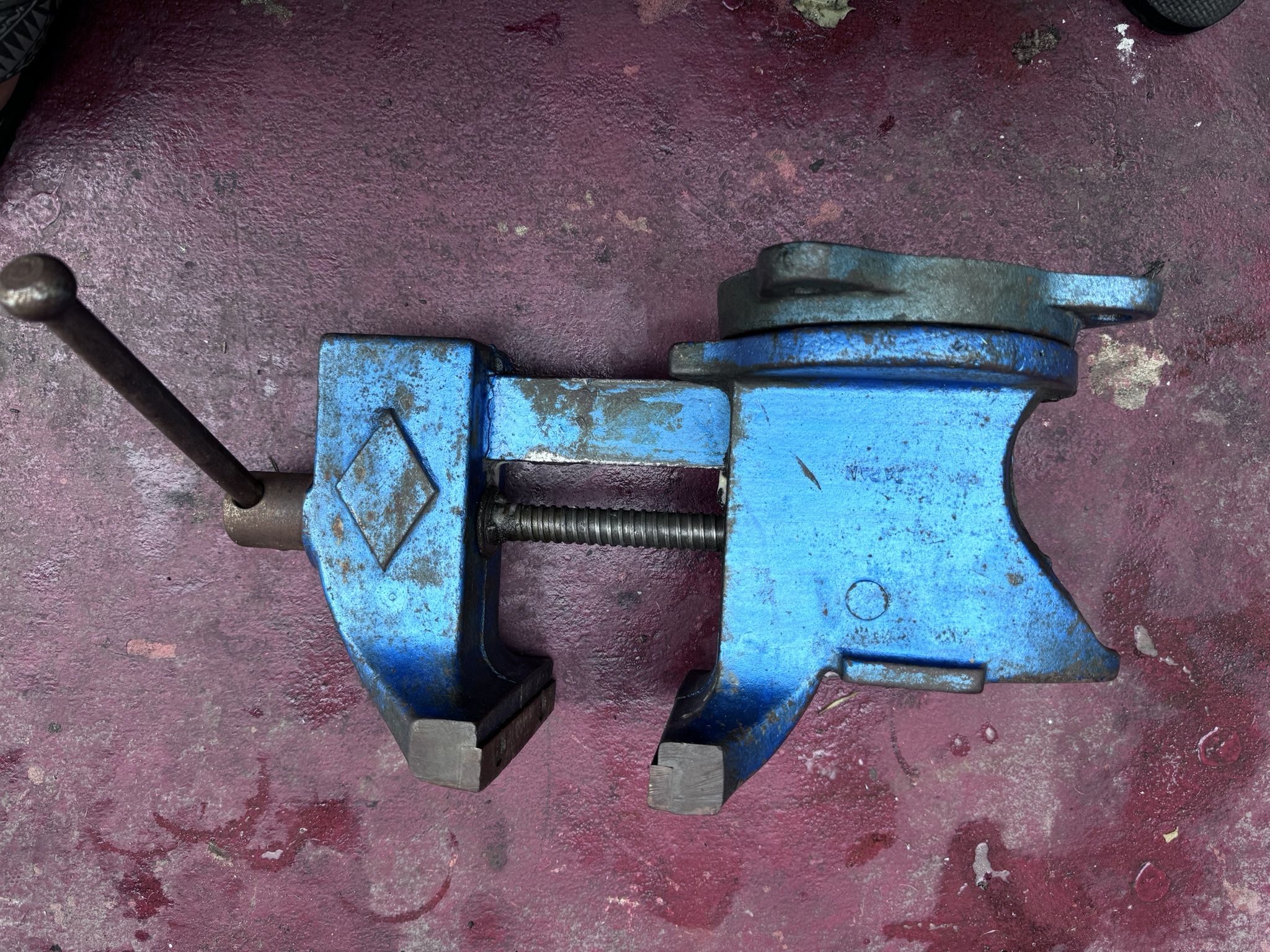 vintage vise, anvi vise, table vise, rare vise,