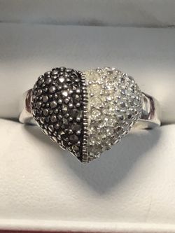 Diamond Ring Heart 💜 and Marcasite 💎 Black and White in Silver 4.2g Size 6.5 $20