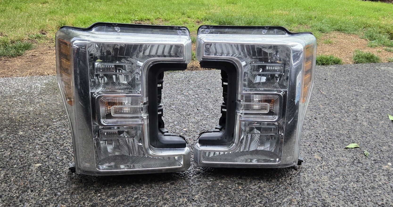 2017-2018-2019 Ford F250 F350 Super Duty Headlights Right and Left Sides Halogen OEM