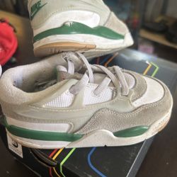 Jordan Mid Wings 24
