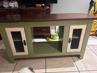 Entertainment center