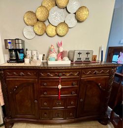 Buffet Dinning room servwr