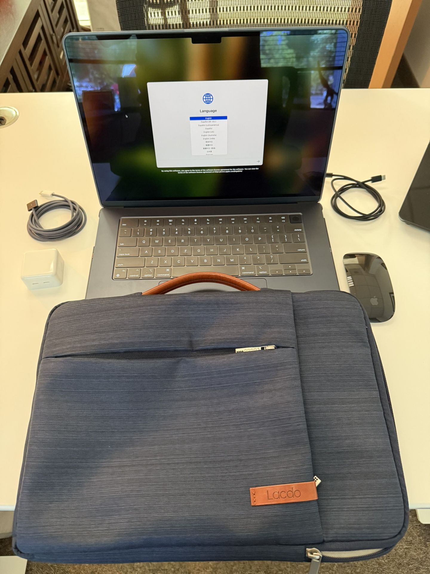 🔥 MacBook Air 15” M2 Bundle – Magic Mouse + Case + Keyboard Cover + Carrying Case 🔥