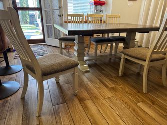 Dining Table with 8 Chairs