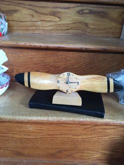 Propeller desk clock airplane