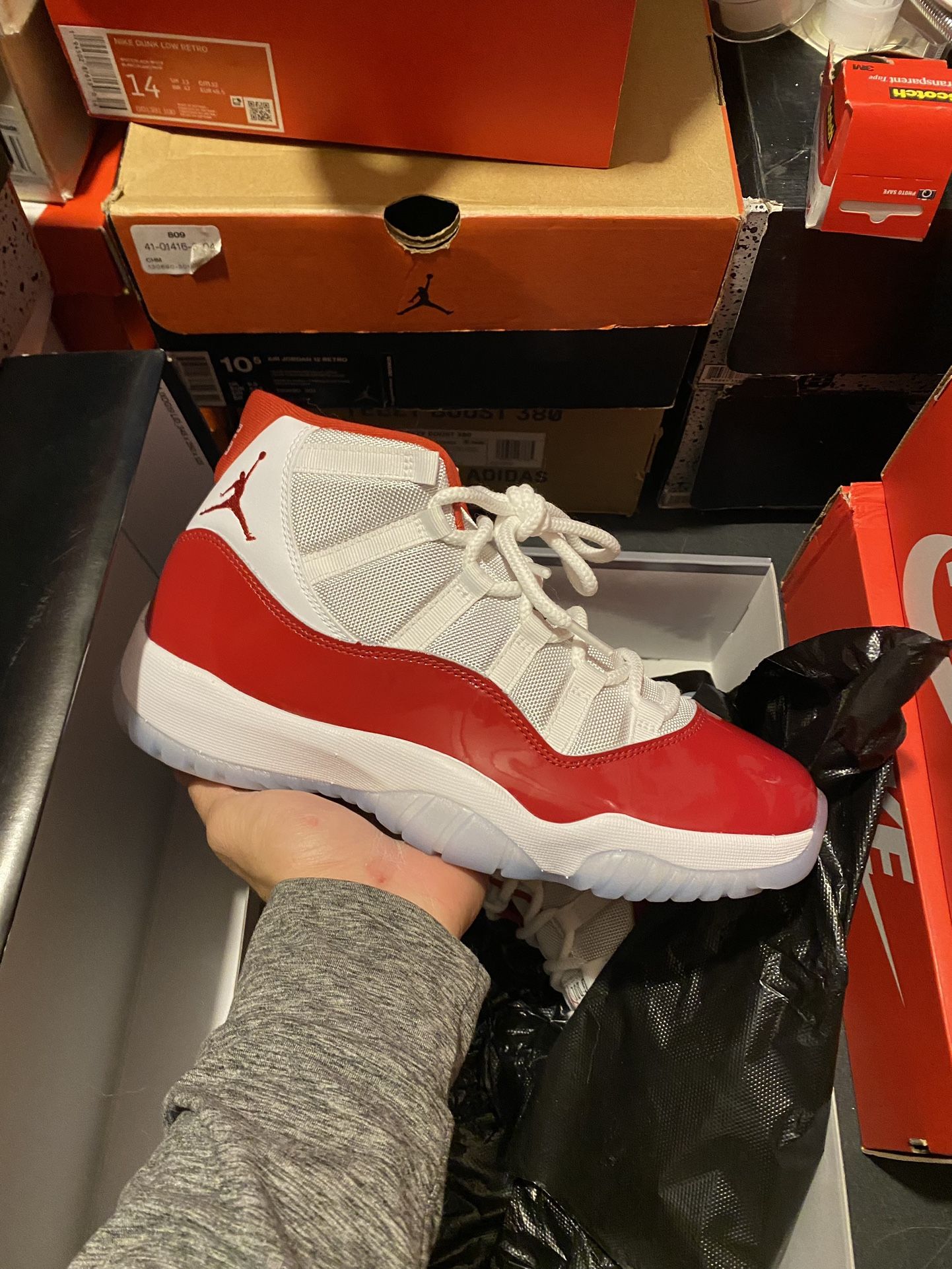 DS Jordan Cherry 11s size 9.5