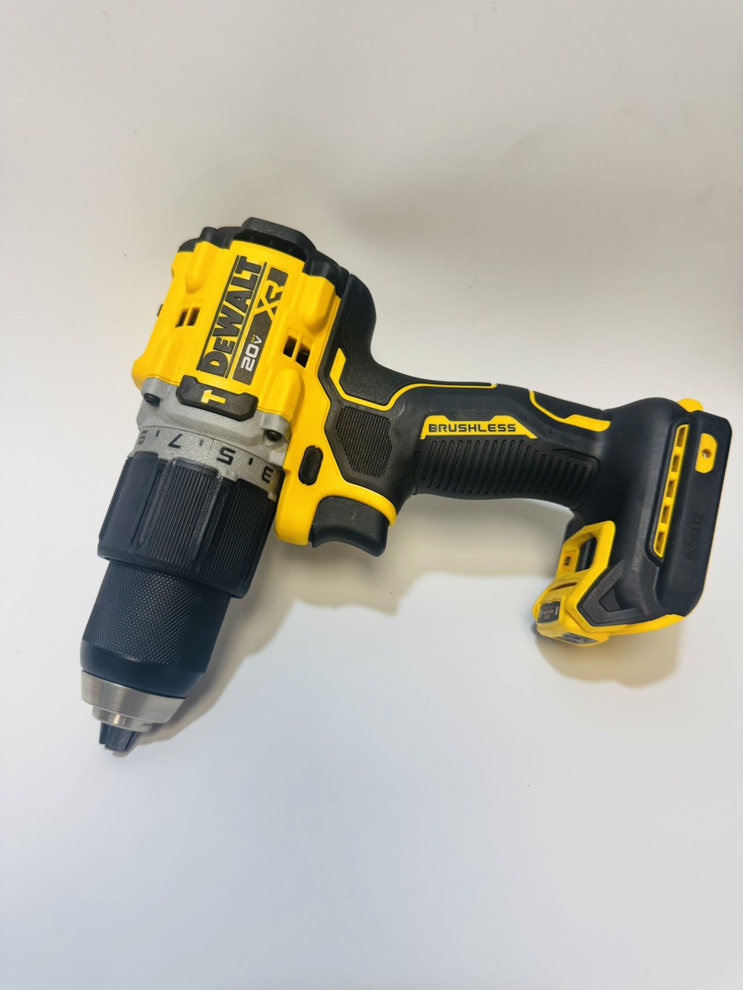 π DeWalt 1/2 in XR Hammer Drill 20v