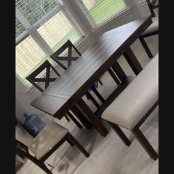 Dining Table Set Comes With 2 Extensions 