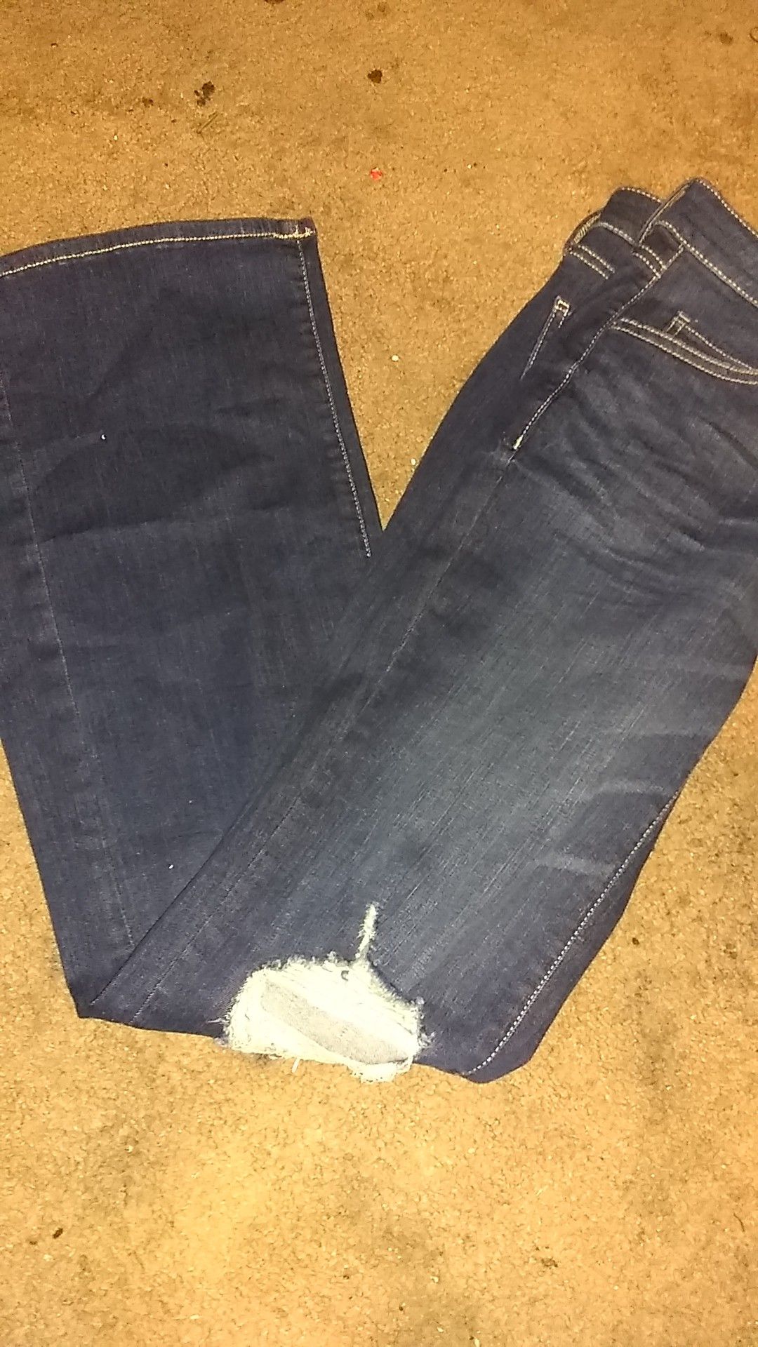 Low rise boot cut jeans size 9 there's no tags and text me for more info