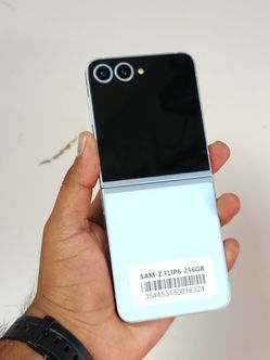 Samsung Z Flip 6 256GB Unlocked in excellent condition - On Special Cash deal $359 (limited time offer)