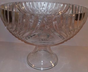 Indiana Glass Footed Bowl / Punch Bowl