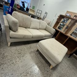 Hermosa Sala Con Taburete Y Dos Mesas Todo Por 150