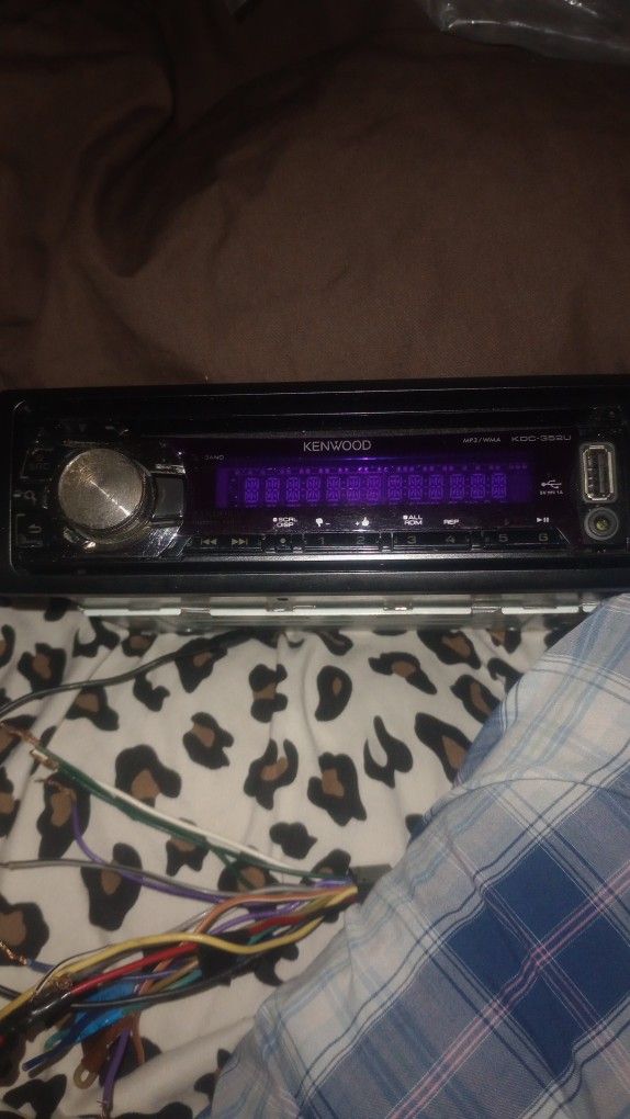 Kenwood KDC 352U Detachable Face Car Radio