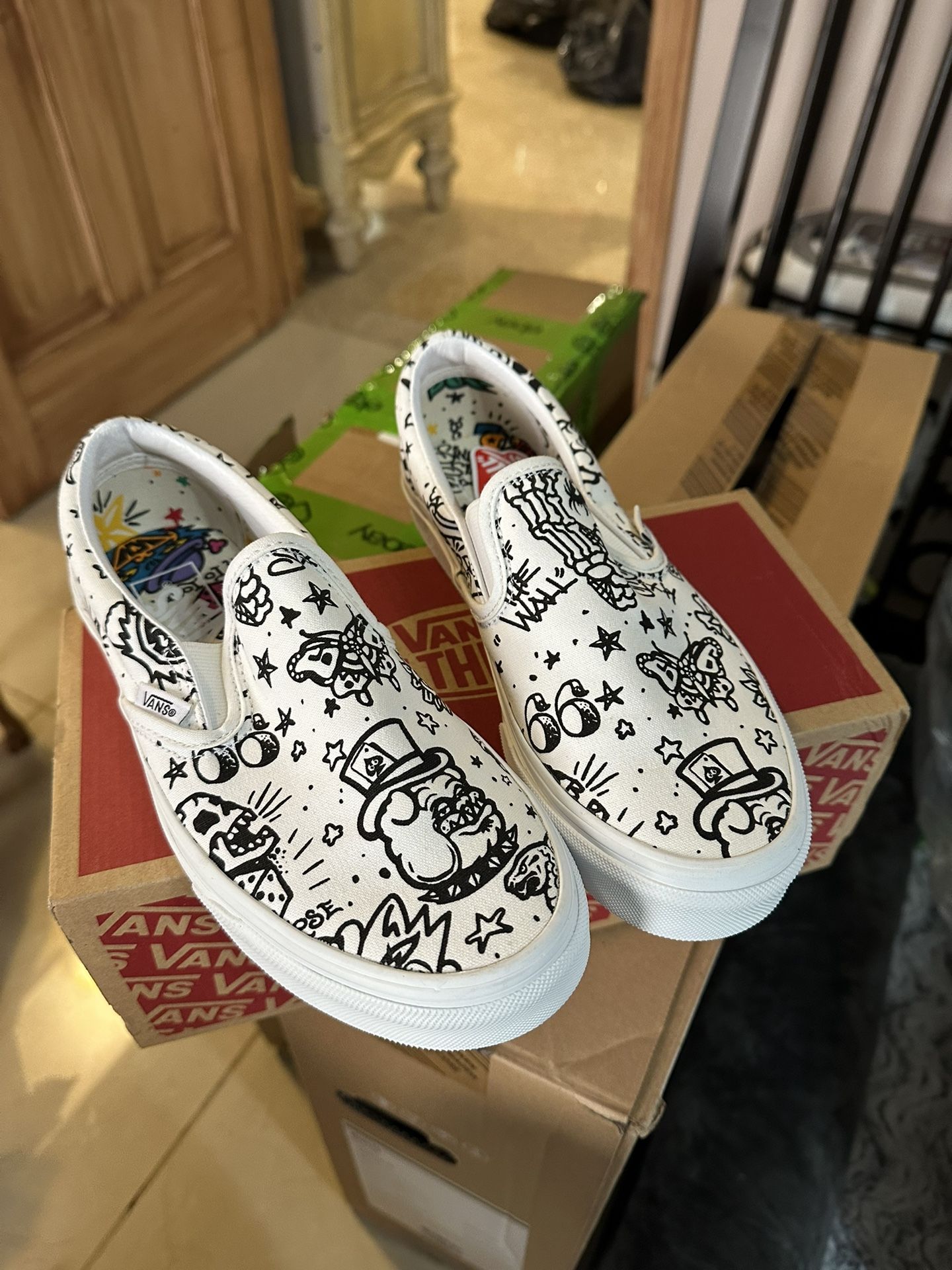 Tattoo classic slip-on vans