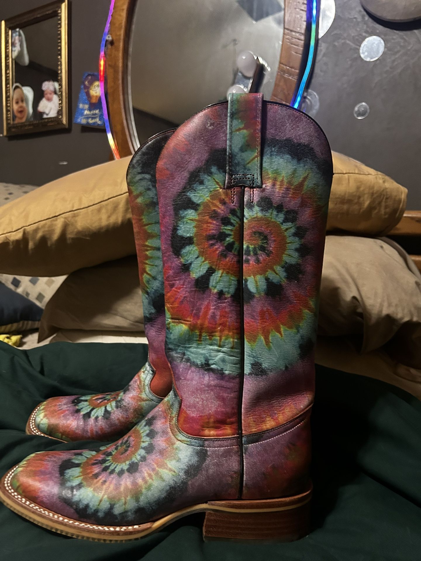 WOMENS GROOVY WITH TIE DYE CAMPER SOLE