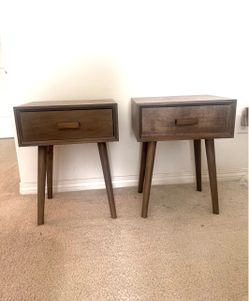 Set of 2 End Tables