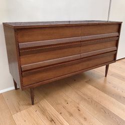 Vintage 1960's Bassett MCM Dresser - Dovetail Drawers - Free Delivery