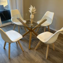 43” Large Dining Table 4 Chairs All New